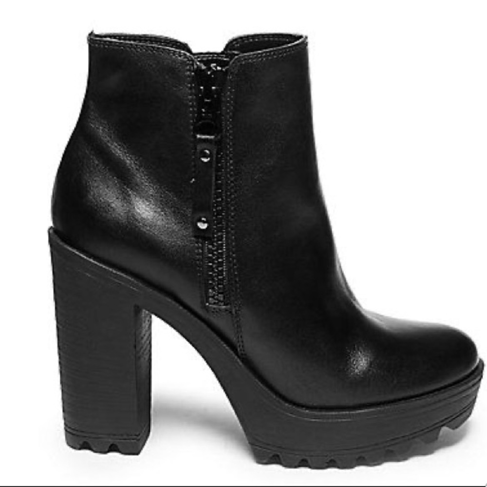 Steve Madden InCharge booties size 8